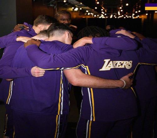 奥利瓦里携,手库里品牌,斯蒂芬主动,平博体育平台,平博体育官方网站,平博体育登录入口,平博体育app下载